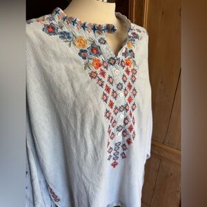 Johnny Was! Cotton Embroidered Shirt Size Small White Blue Multi